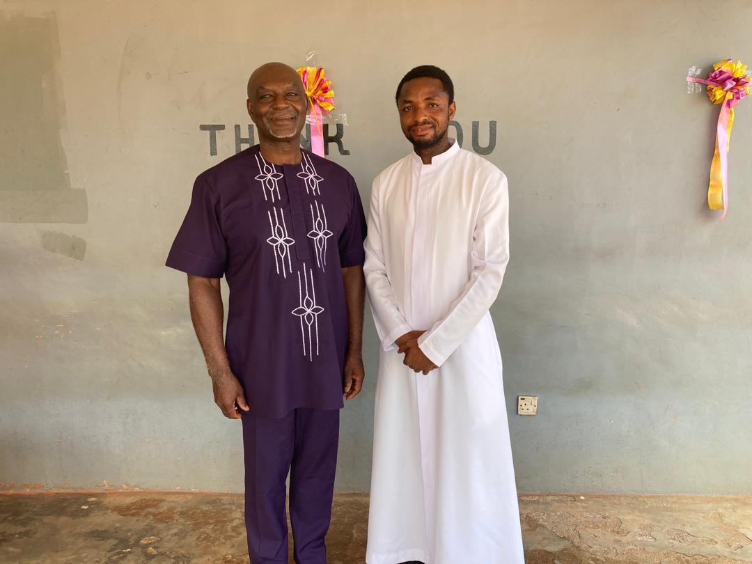 Asanteman Association Minnesota presents clothing to Kumasi Cheshire Home